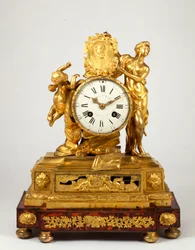 Eine späte Louis XV Ormolu-Kaminuhr mit einem Profilmedaillon von Henri IV, gehalten von Venus
