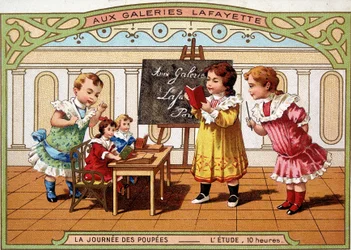 Werbekarte für Galeries Lafayette: kleine Mädchen spielen Lehrerin mit ihren Puppen.