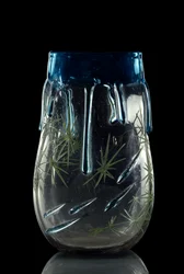Kunst Frankreich: Vase, hergestellt ca. 1875-1878 aus getöntem Glas mit graviertem und emailliertem Dekor