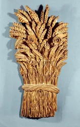 Bäckerschild mit Ähren und Feldblumen (vergoldetes Holz)