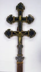 Kreuz, aus der Abtei Clairmarais (Gold eingelegt mit Halbedelsteinen)