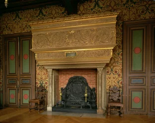 Dekorativer Kamin