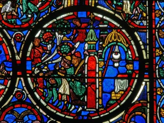 Detail eines Fensters, das die Passion darstellt: Christus wird bei seinem Einzug in Jerusalem begrüßt