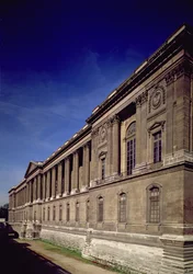 Ostfassade, Haupteingang und Kolonnade, entworfen von Claude Perrault und anderen, begonnen 1678, vollendet von Jacques Germain Soufflot 1774