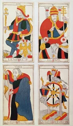 Vier Tarotkarten mit dem Kaiser, dem Papst, dem Eremiten und dem Rad des Schicksals