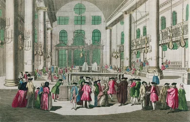 Innenansicht einer Synagoge während des Purim-Festes