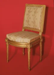Stuhl im Louis XV-Stil (vergoldetes Holz und Seide)