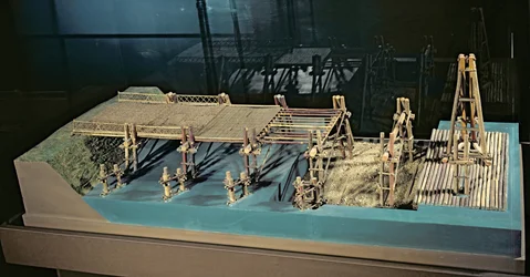 Modell einer Brücke über den Rhein, gebaut von Julius Caesar (101-44 v. Chr.) im Jahr 55 v. Chr.