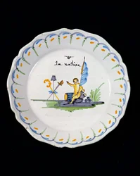 Teller dekoriert mit einem Genie, das auf einer Trommel sitzt, und den drei Ständen der Nation