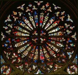 Rosette mit der Darstellung der Krönung Mariens, umgeben von Engeln mit den Leidenswerkzeugen und Musikinstrumenten