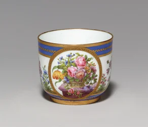 Sevres Beau Bleu Zuckerdose, Malerzeichen für Nicquet, Vergolderzeichen für Vande, 1789