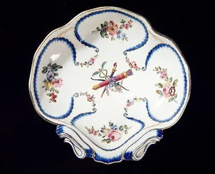 Sevres-Teller mit Bogen und Pfeilen dekoriert, 1762