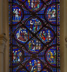 Buntglas der Kathedrale von Chartres: Detail des Lebens des heiligen Thomas
