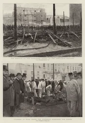 Die Bergung der geborgenen Leichen zu den Ambulanzwagen, Soldaten bei der Arbeit unter den Trümmern auf der Suche nach Leichen