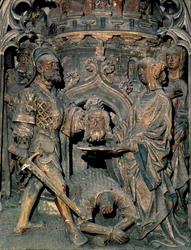 Der Tod von Johannes dem Täufer. Der Kopf von Johannes dem Täufer wird auf einem Tablett präsentiert, das Salome ihrer Mutter überreicht. Relief der Kathedrale Notre-Dame d