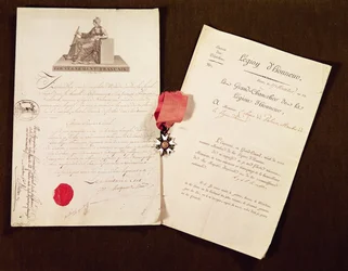 Die Dokumente und Medaille von Francois Becherels Ernennung zum Ritter der Ehrenlegion am 17. Juli 1802