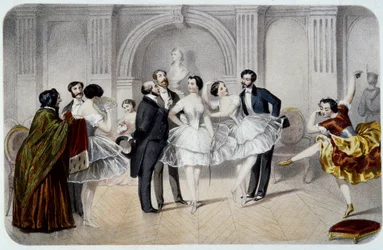 Das Foyer der Oper (Oper Garnier in Paris). Eine Tutu-Tänzerin plaudert mit Herren, die sie begrüßen oder ein paar Tanzschritte machen. Gravur