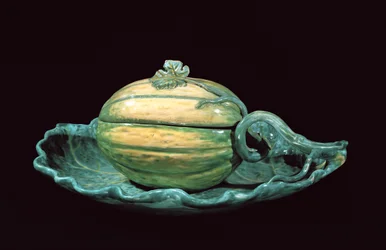 Gemüseschale in Form eines Kürbisses, aus Sceaux