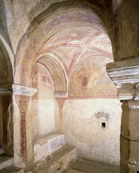 Blick auf die karolingischen Fresken in der inneren Krypta, ca. 858