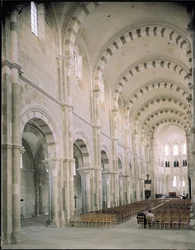 Blick auf das Innere des Kirchenschiffs, 12. Jahrhundert