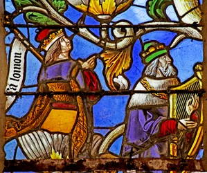 Fenster, das David und Solomon am Jessebaum darstellt