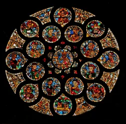 Fenster w108 mit dem Neuen Bund: oben Christus (Alpha und Omega), dann die vier Symbole der Evangelisten, zwei Tugenden an den äußeren Enden und die Ar...