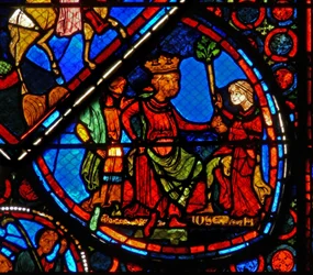 Fenster w24 zeigt eine Szene aus der Geschichte von Joseph: der Pharao träumt von den fetten und mageren Jahren