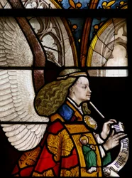 Fenster w25 zeigt den Erzengel Gabriel