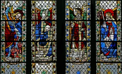 Fenster w49, Darstellung von St. Michael, St. Julien, St. Guillaume, St. Genevieve