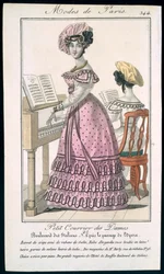 Junge Frau in einem rosa Organdykleid mit schwarzem Besatz und einem Kreppbarett mit Satinbändern, Anzeige aus „Modes de Paris“, um 1825