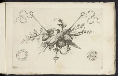 Feston mit Blumen, Blättern und Früchten