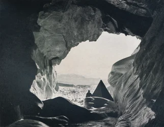 Lager in der Höhle unter Penelope Point, 1912, 1913