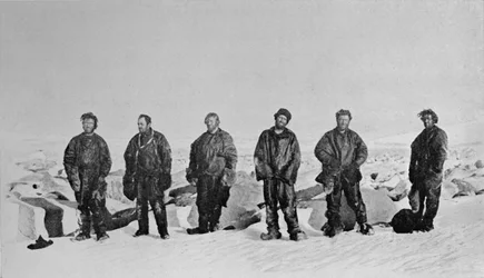 Gruppe nach dem Winter im Iglu, 1912, 1913
