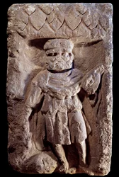 Gallorömische Kunst: dreiköpfige Gottheit oder Merkur mit drei Köpfen