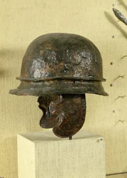 Helm mit Wangenklappen aus Alesia, La Tène III