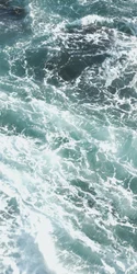 Turbulente Ozeanwellen