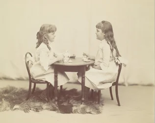 Frances und Ethel de Forest, Töchter von Robert de Forest, ca. 1890