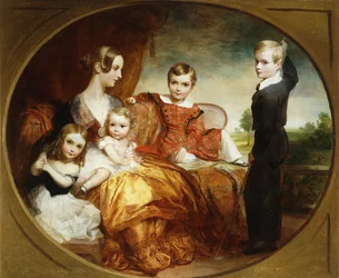 Gruppenporträt einer Dame mit ihren vier Kindern auf einer Terrasse