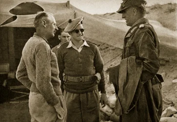General Thoma (rechts) wurde gerade in El Alamein gefangen genommen, und General Montgomery (links) am 4. November 1942
