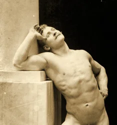 Eugen Sandow, in klassischer antiker griechisch-römischer Pose, ca. 1894