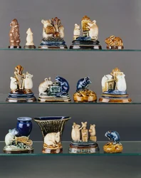 Eine Auswahl von Tierfiguren modelliert von George Tinworth