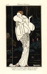 Frau im Samtumhang, Damastkleid und rosa Pantoffeln