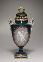 Bedeckte Vase, hergestellt von Meißener Porzellanmanufaktur, Deutschland, 1881
