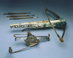 Armbrust des Kurfürsten August I. von Sachsen mit Spannmechanismus und drei Bolzen, ca. 1553-73