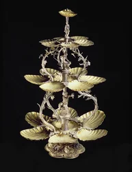 Geprägtes Tischmittelstück mit muschelförmigen Schalen von D.T. Moye, Hamburg, 1633-44 (vergoldetes Silber)