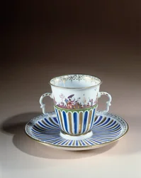 Deutsche Kunst: Tasse mit Trembleuse aus Meißener Porzellan (1730)