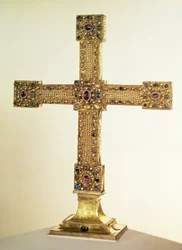 Kaiserliches Kreuz des Heiligen Römischen Reiches aus Eiche, bedeckt mit Goldplatten und verziert mit Perlen und Edelsteinen, Westdeutschland, 1024-25