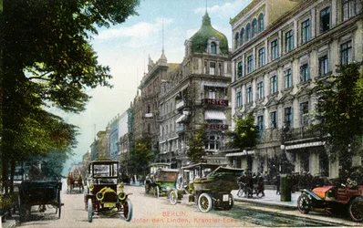 Postkarte, die Unter den Linden und das Kranzler-Eck in Berlin zeigt, ca. 1910