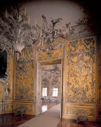 Der Ruheraum, der zum Spiegelsaal führt, entworfen von Francois Cuvillies (1695-1768), mit Stuckarbeiten von Johann Baptist Zimmermann (1680-1758), 1734-37