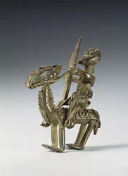 Reiter auf Pferd mit dekorativem Geschirr